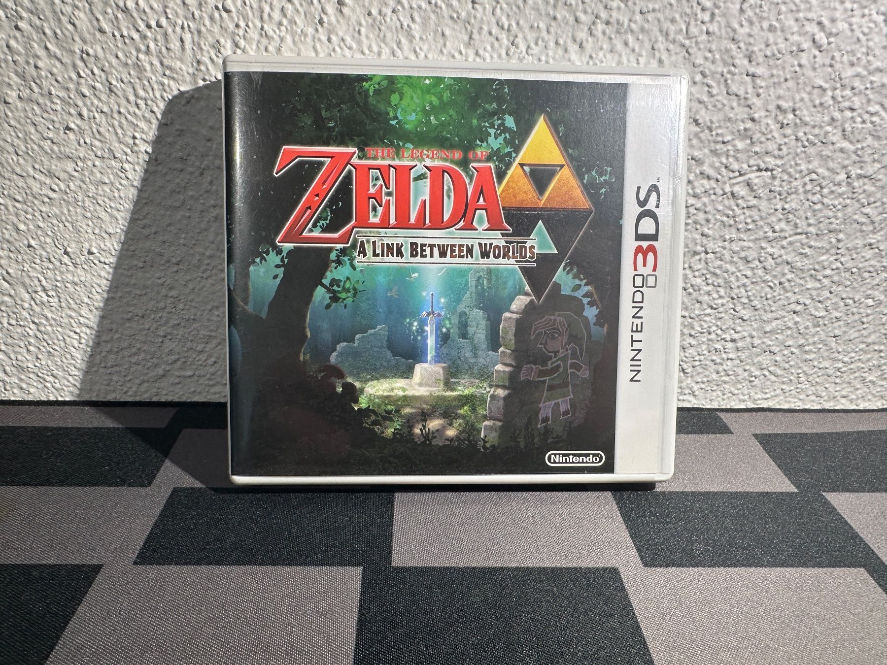 Nintendo Giochi: Nintendo 3DS Zelda A Link Between Worlds – Usato da Kappel SO venduto da MyFunBox