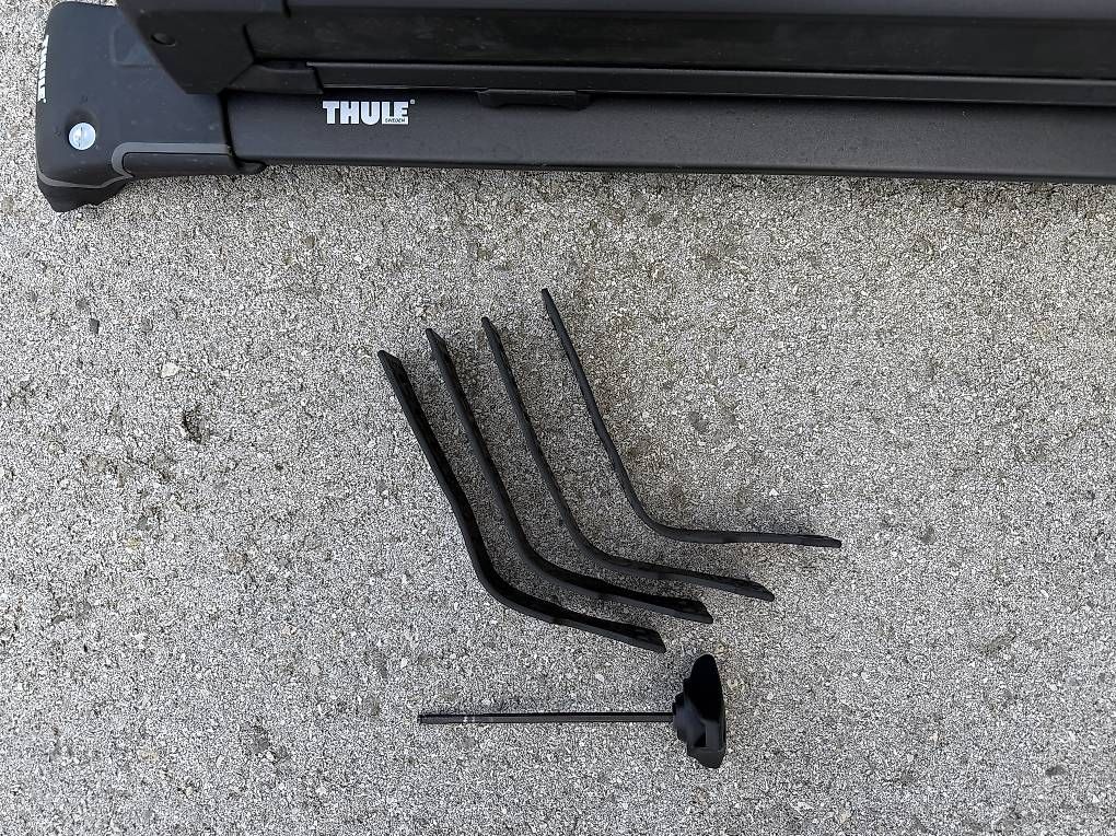 Portapacchi: Barres toit et porte-skis Thule  – Usato da La Rippe venduto da jpu_z5ql 1