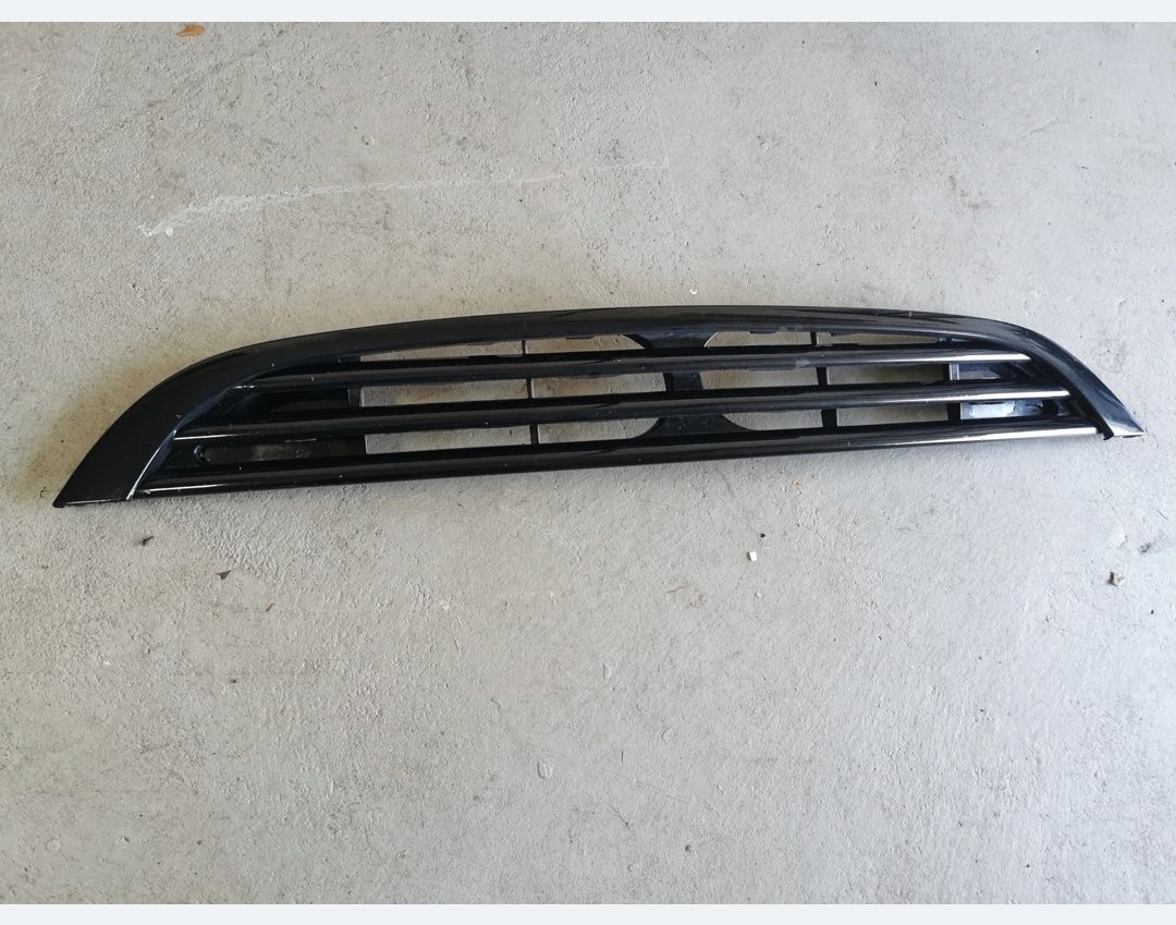 Mini Tutti pezzi di ricambio auto: Original Mini Cooper R52 Kühlergrill Grill foliert – Usato da Reinach BL venduto da bru_qpv2