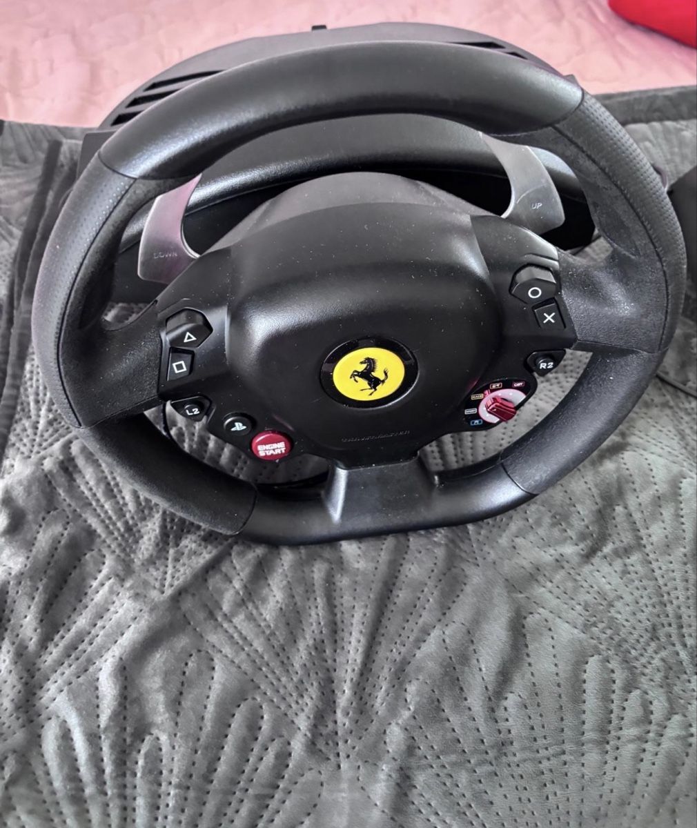 Konsolen: Thrustmaster Ferrari Lenkrad und Pedale neuwertig – Neu (gemäss Beschreibung) aus Spreitenbach von rez_8cwl 1