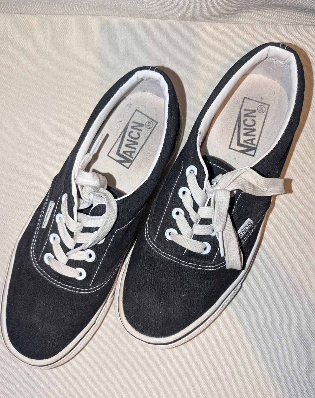 Scarpe da uomo: schwarze Sneaker Vans Vancan Gr 38 – Usato da Sarmenstorf venduto da taosun2 2