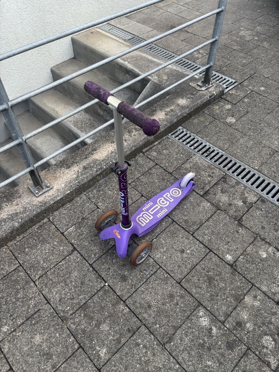 Micro Véhicules pour enfants: Dreirad Roller Mini Micro lila guter Zustand – D'occasion à Aarwangen par mic_r7gc 1