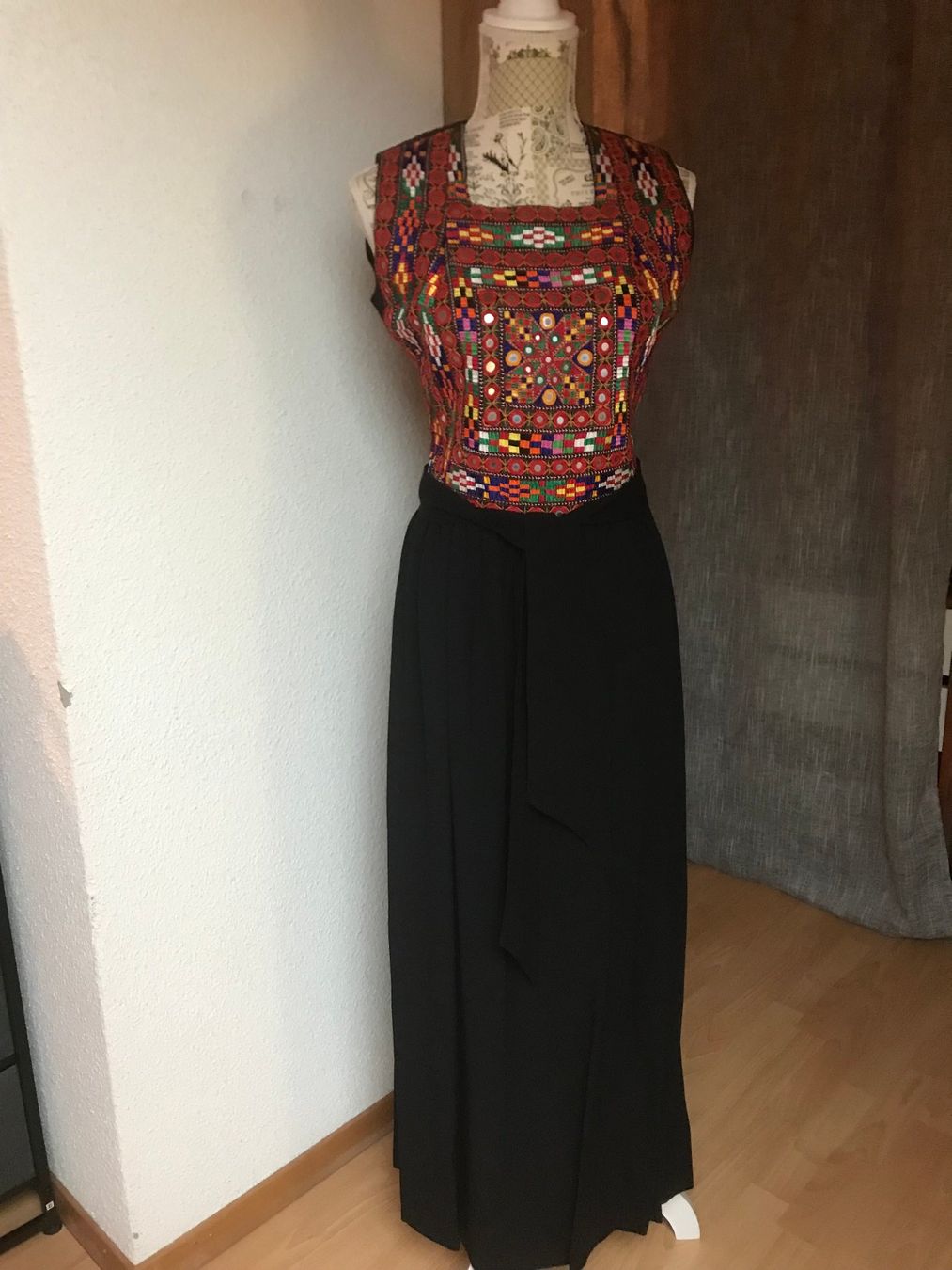 Vestiti: Robe longue marque Geneviève Paris – Usato da Gorgier venduto da chahn