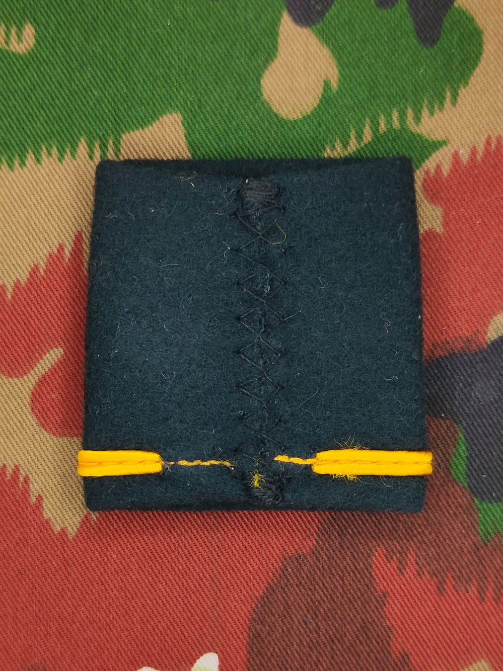 Schweizer Armee Placchette & Badge: Schulterpatten Ord. 1995  Leutnant Set – Usato da Bauma venduto da SwissMilitaria 1