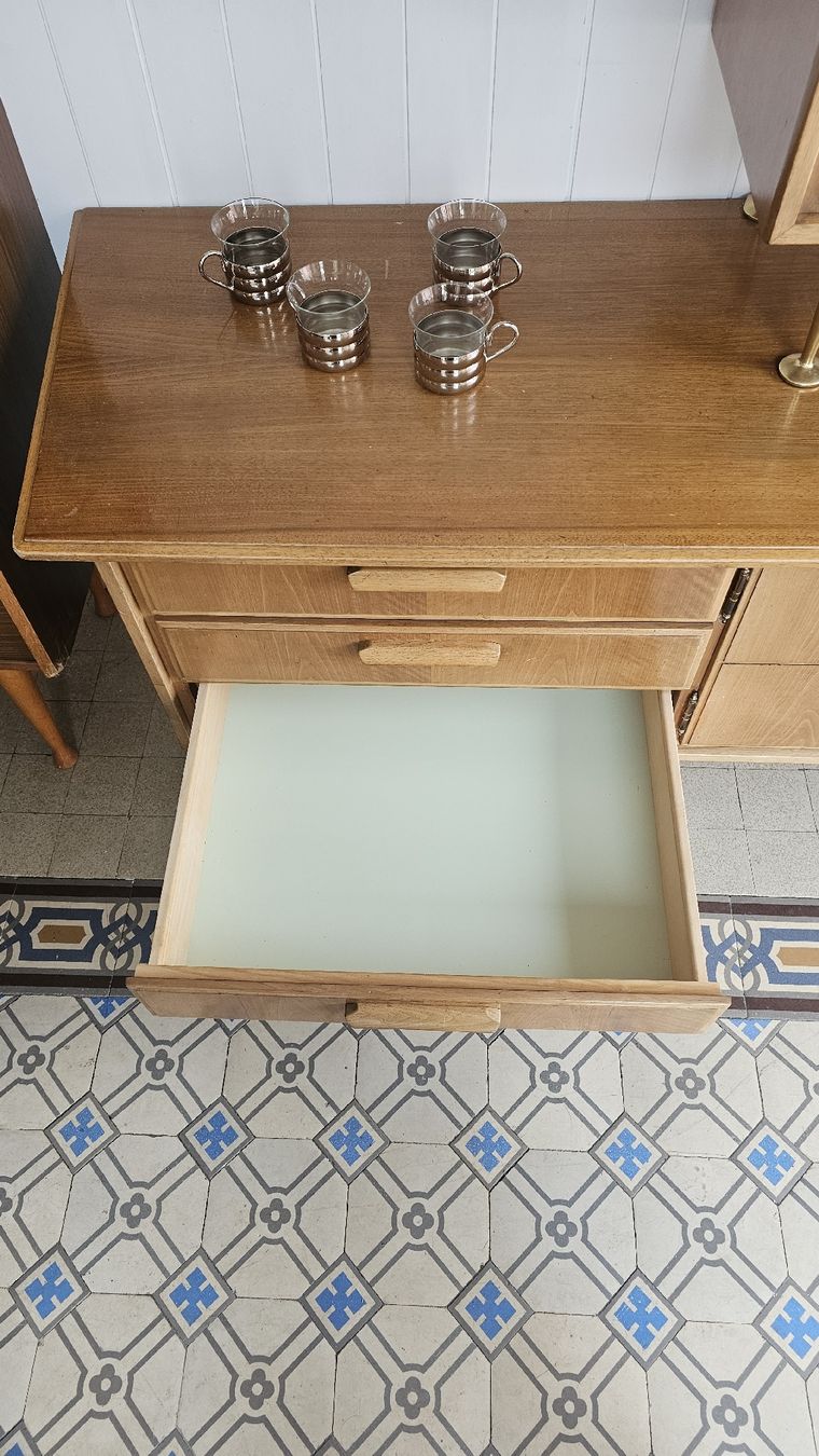 Buffets: Buffet vaisselier année 50 – D'occasion à La Chaux-de-Fonds par Saanna 3
