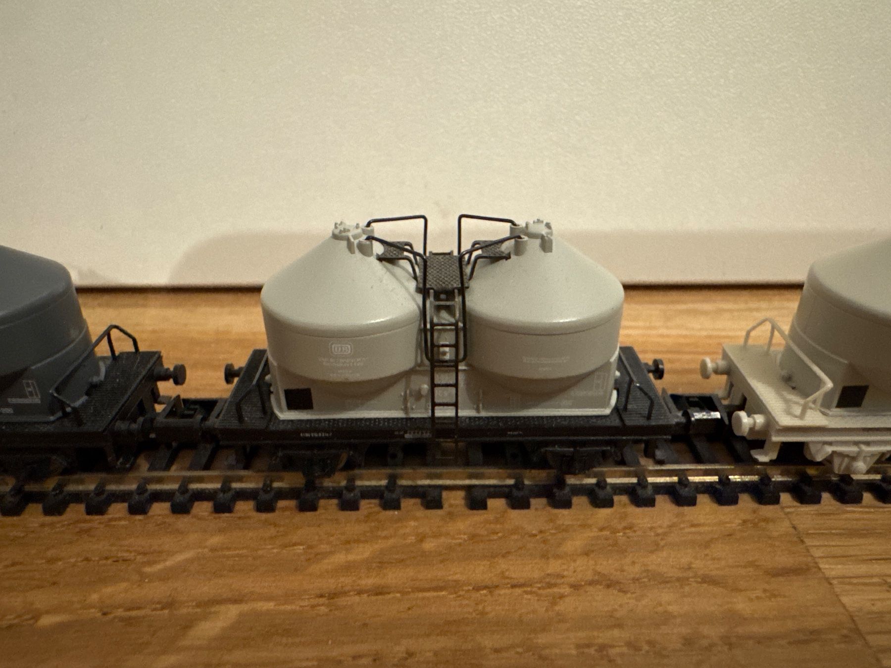 Arnold Modellini di ferrovie: Arnold DB Staubbehälter Wagen Set – Nuovo (secondo la descrizione) da Schlierbach venduto da Look8 2