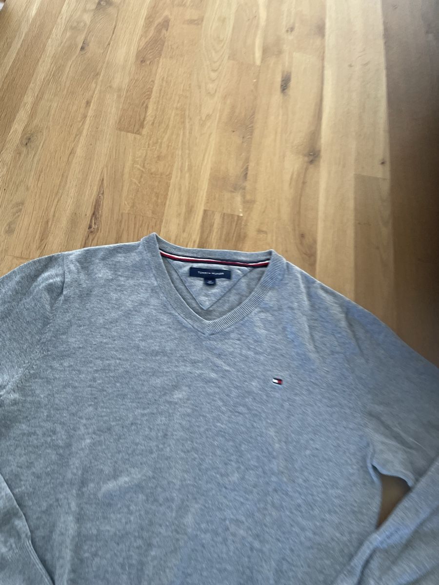 Tommy Hilfiger Maglioni & Felpe: Pullover Tommy Hilfiger V-Ausschnitt grau Grösse S – Usato da Dübendorf venduto da jlu_r7hz 4