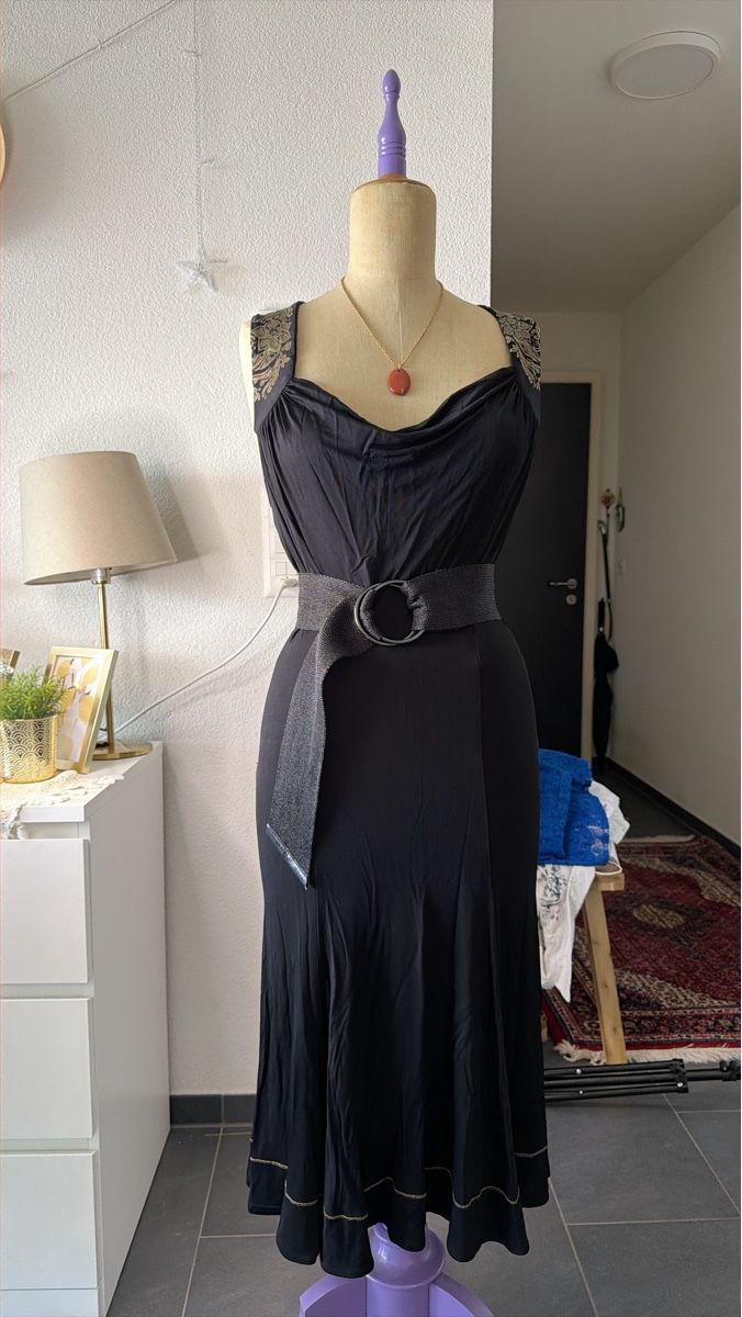 Vestiti: Just Cavali Chic Black Summer Dress – Usato da Bouveret venduto da dou_g8q7