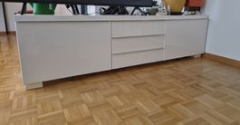 TV-Möbel weiss Hochglanz mit zwei Schubladen und Fächern