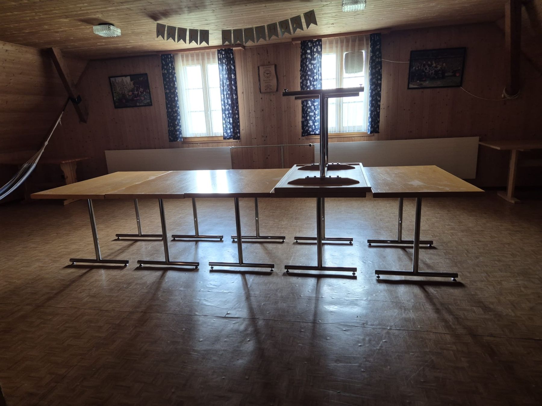 Tavoli: Tisch 1.3m x 0.7m  – Usato da Ebnet venduto da Volvo.Power 1