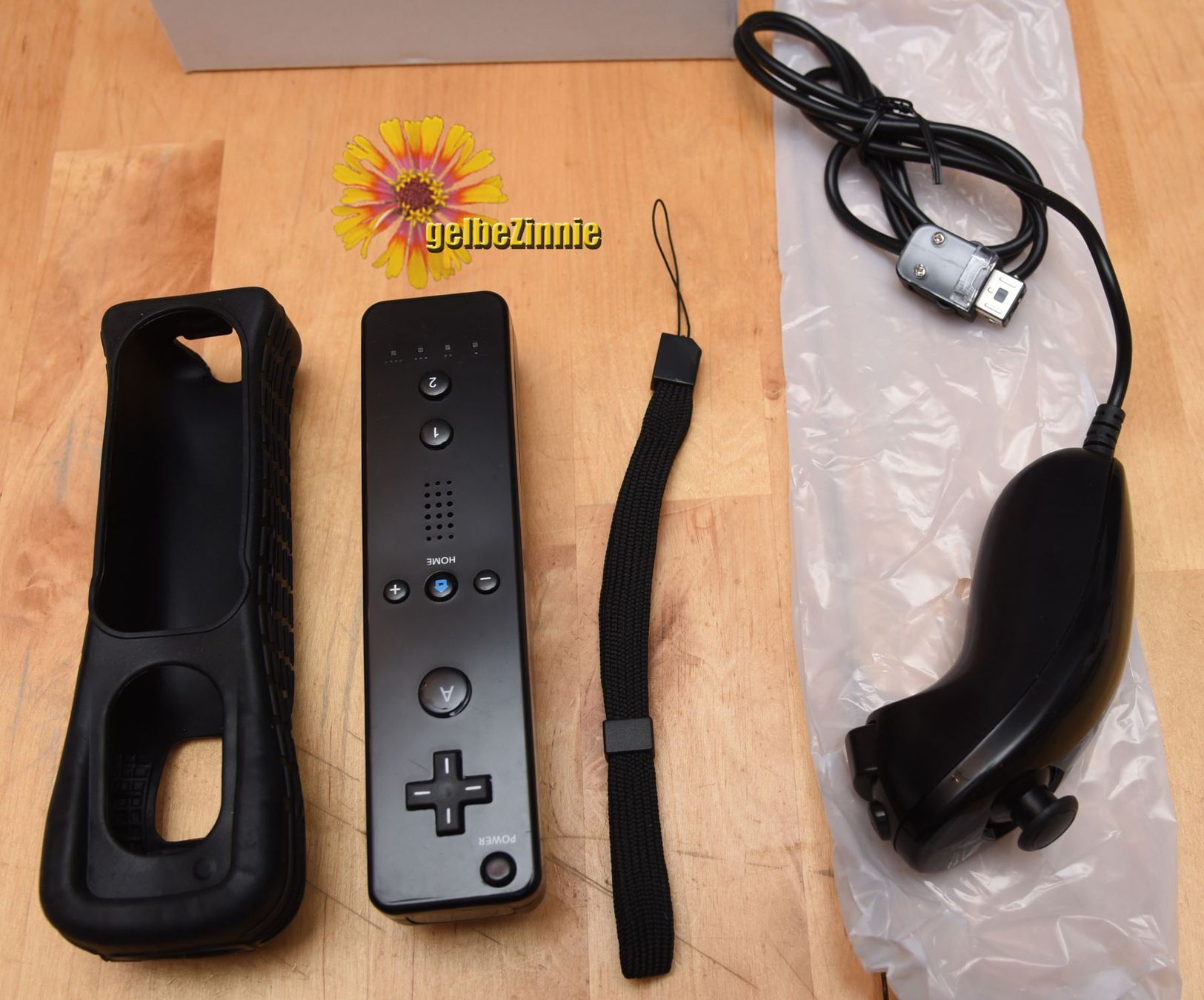 Controller: Wii Controller Schwarz mit Nunchuk (NEU) – Nuovo (secondo la descrizione) da Frenkendorf venduto da gelbeZinnie