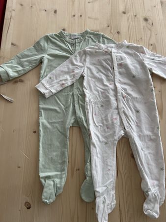 2 Stk. Baby Schlafanzüge Gr. 74/80 Neuwertig!