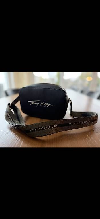Sacs femmes: Tommy Hilfiger Tasche – D'occasion à Wohlen AG par campi1410
