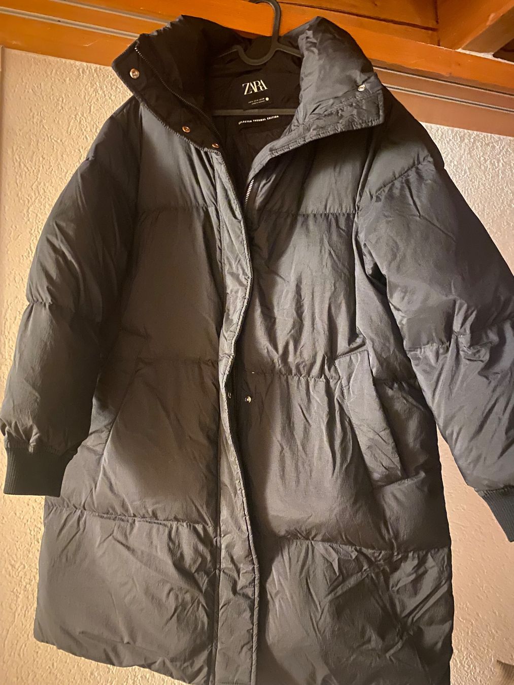 Zara Cappotti: Zara Winter Daunen Jacke - Schwarz – Usato da Hinterkappelen venduto da charlie98 4