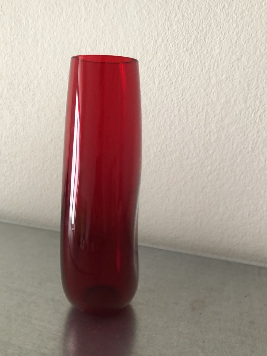 Vasen & Gefässe: Rubin rot glass vase midcentury – Gebraucht aus Basel von Amechan. 4