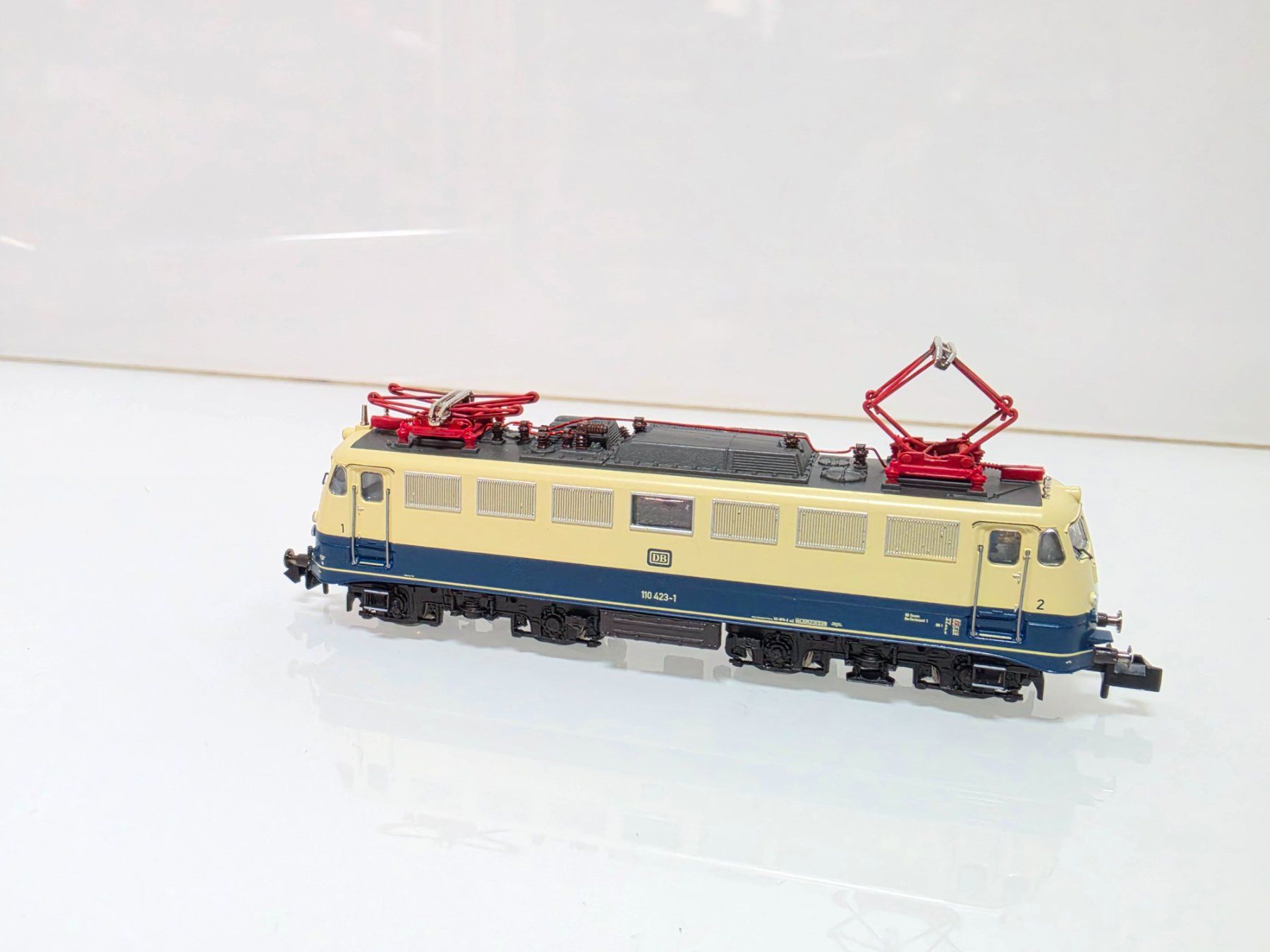 Fleischmann Modellini di ferrovie: Fleischmann DB BR110 DCC Sound 733877 – Nuovo e nell'imballaggio originale da Neuenhof venduto da ludovicco 1
