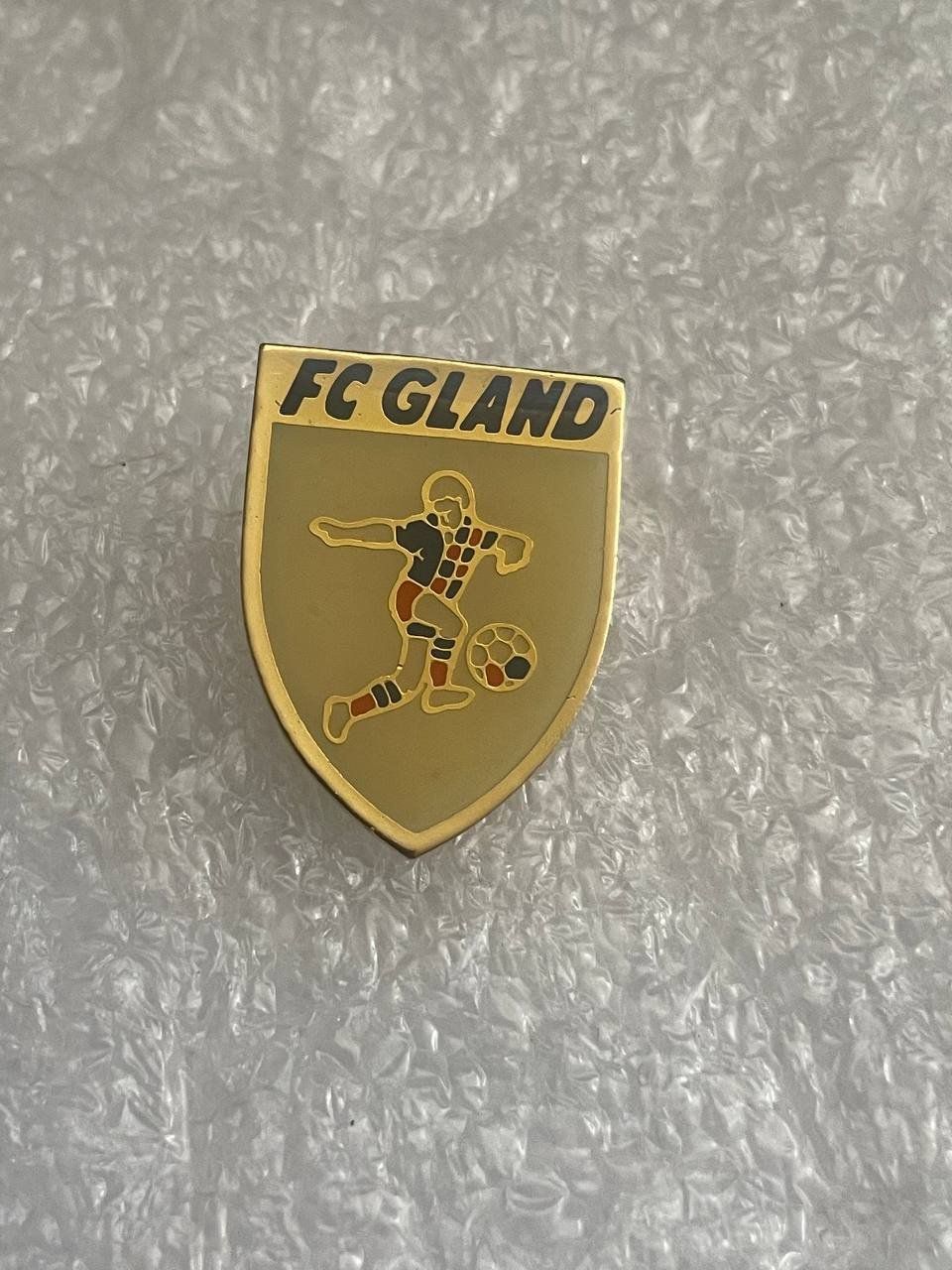 Placchette & Badge: 179. Pin - FC Gland – Usato da Luzern venduto da Irek 1