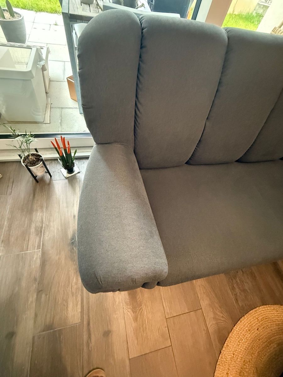 Divani: Sofa 2-Sitzer grau, gut erhalten, CHF 50,- – Usato da Hendschiken venduto da gfc_81 3