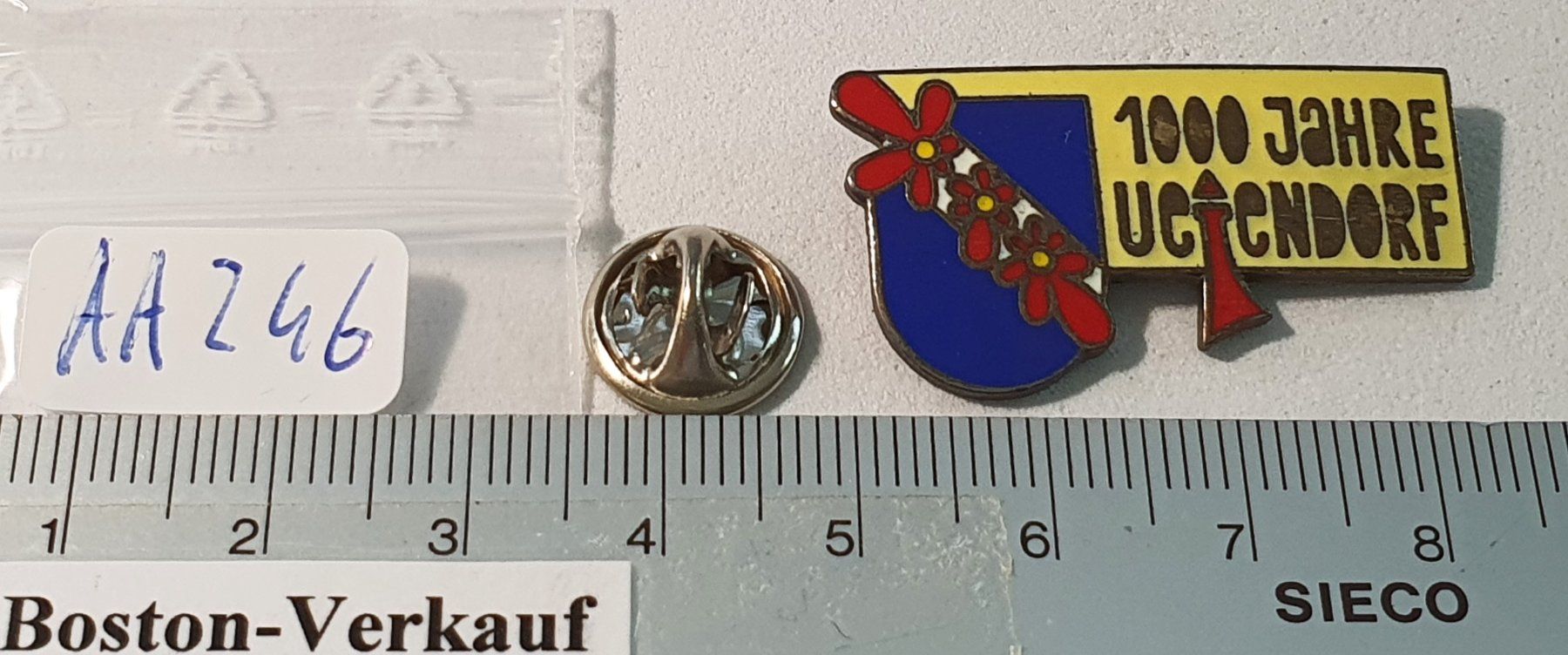 Placchette & Badge: AA246 - Pin 1000 Jahre Uetendorf – Usato da Reinach BL venduto da Boston-Verkauf 1