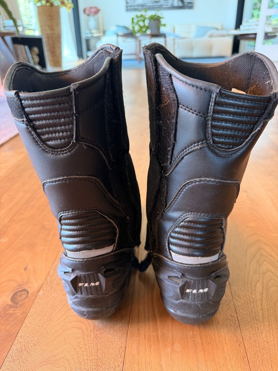 FLM Chaussures hommes: Motorradstiefel FLM schwarz Grösse 43 – D'occasion à Richterswil par Denhaltnoed 2