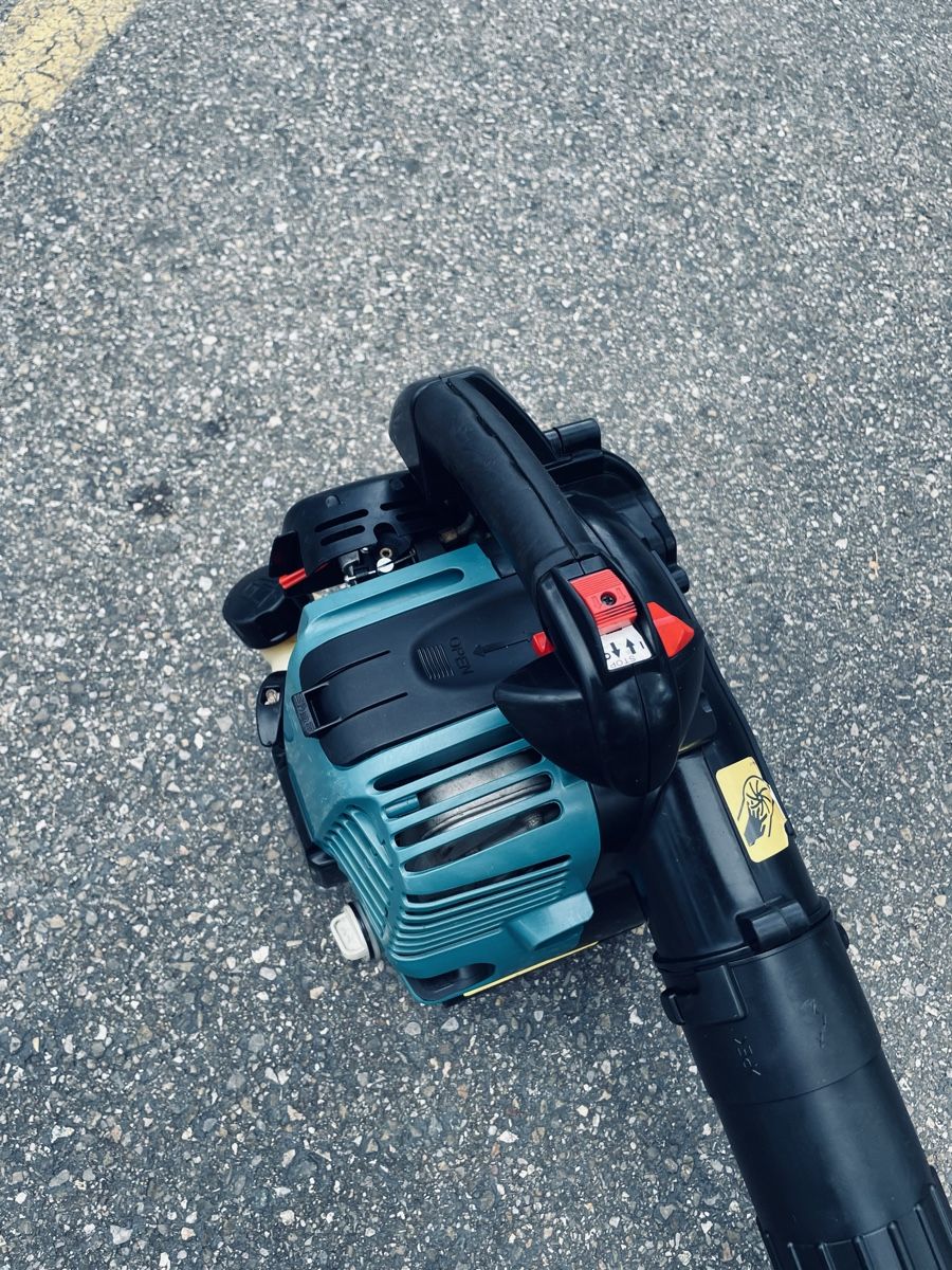 Makita Soffiatori & Aspiratori per foglie: Laubbläser Makita 4 Takt – Usato da Würenlos venduto da Shop_Shop 7