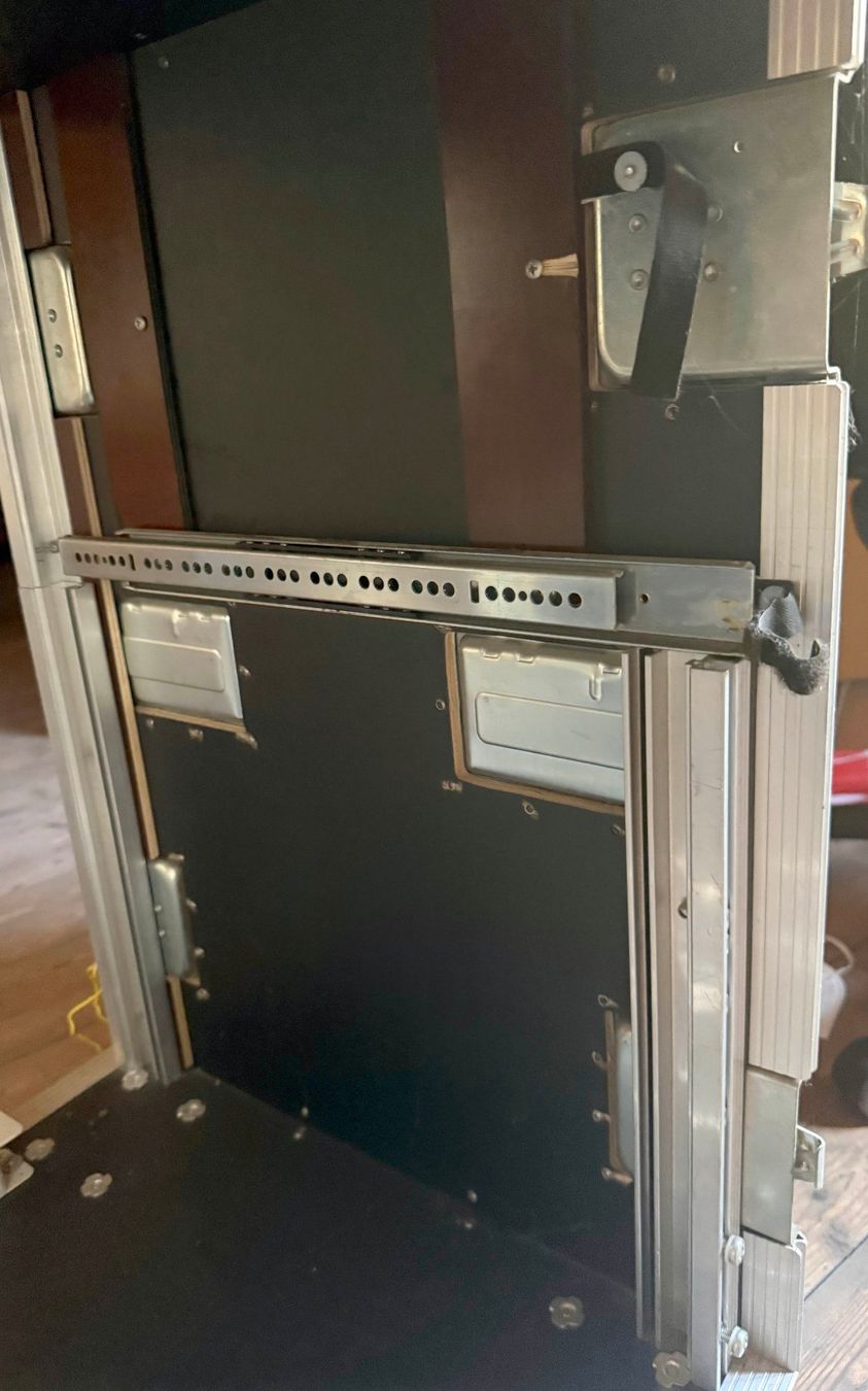 Racks & Cavalletti: 19 Zoll Rack Flightcase auf Rollen – Usato da Zürich venduto da Ypar 2