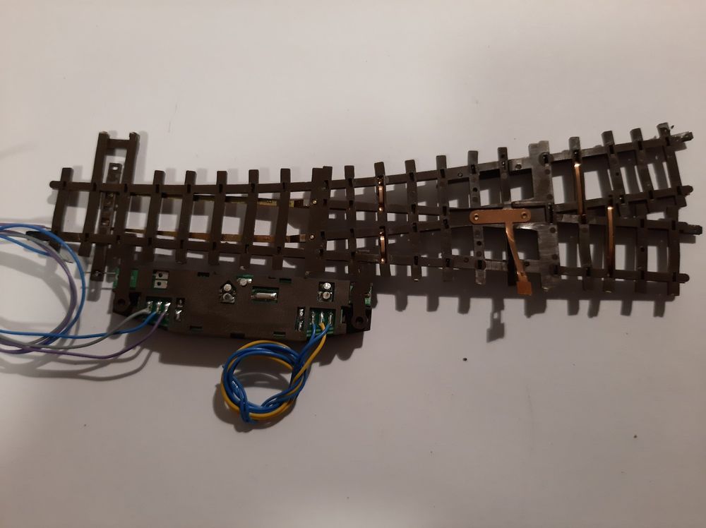 Bemo Modelleisenbahnen: Bemo H0m 4206 000 elektrische Weiche rechts 12° – Gebraucht aus Thun von Schwarzsee48 1