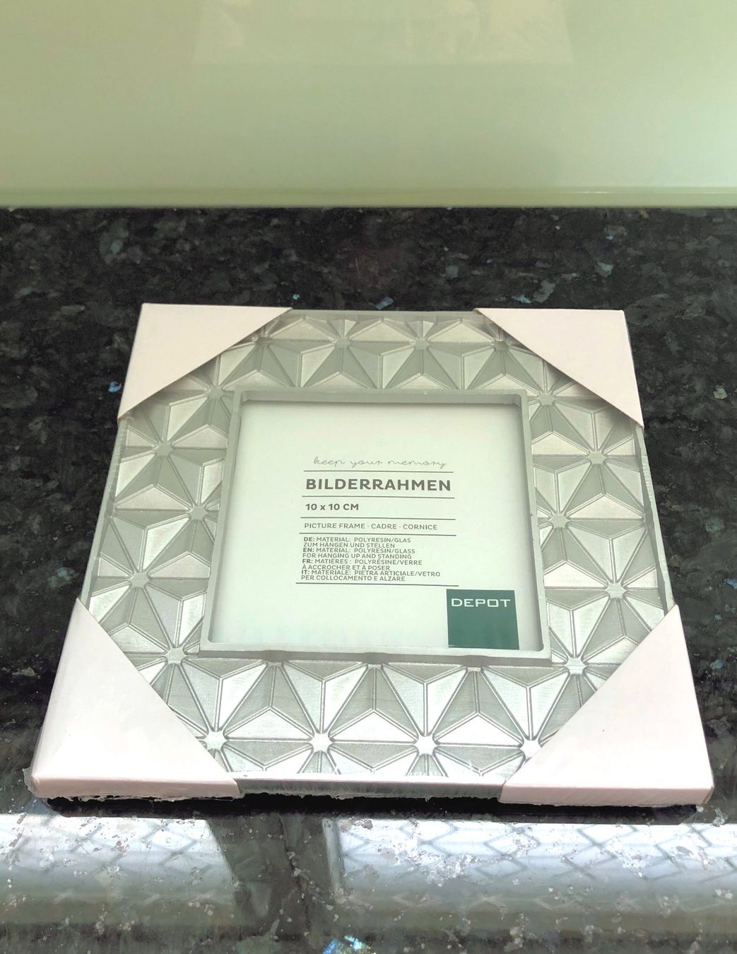Bilderrahmen: Bilderrahmen mit schöner geometrischer Struktur – Neu und originalverpackt aus Rüti ZH von Jasna89