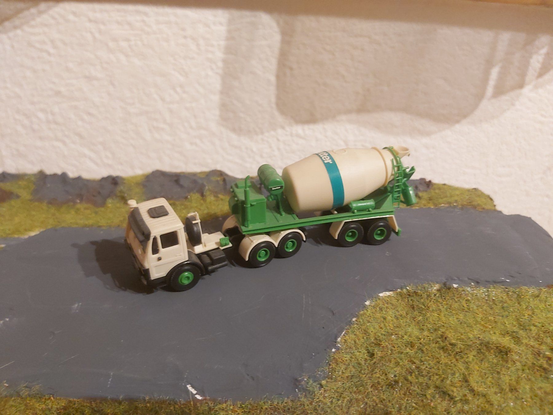 Kibri Modellautos: Kibri Mercedes Fahrmischer – Gebraucht aus Riedtwil von Scania94D-