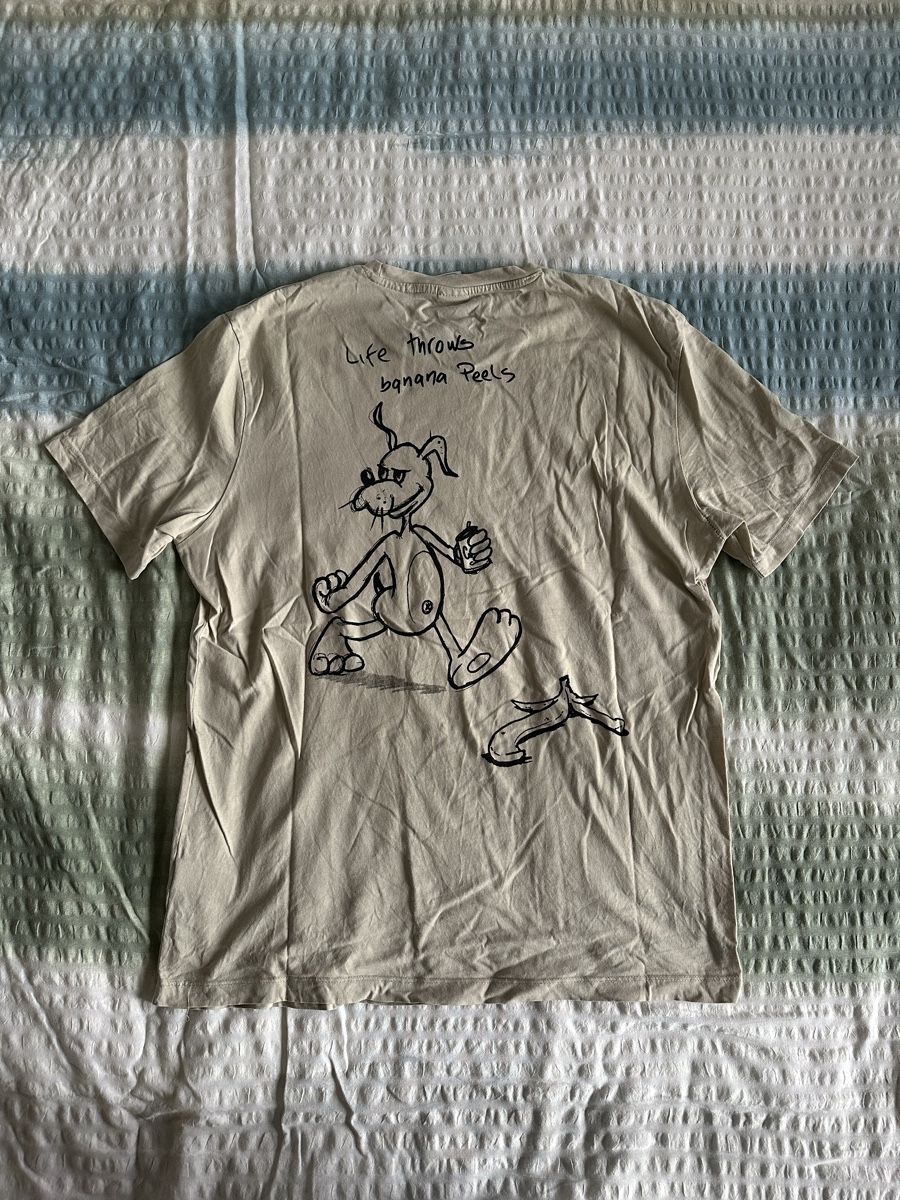 Bershka T-shirt: Beiges Shirt mit Print – Usato da Zürich venduto da Rilt 1