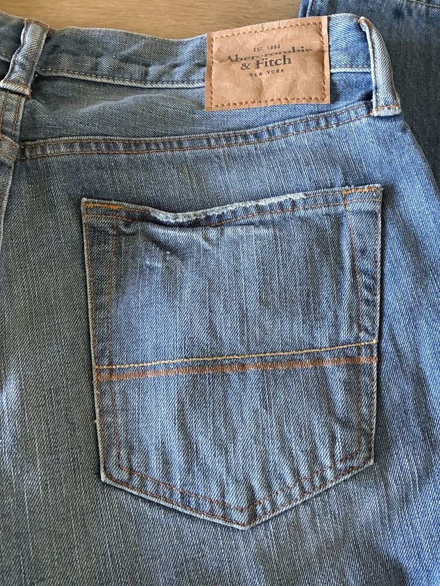 Abercrombie Jeans: Abercrombie&Fitch New York – Usato da Unterengstringen venduto da Cipsi 2
