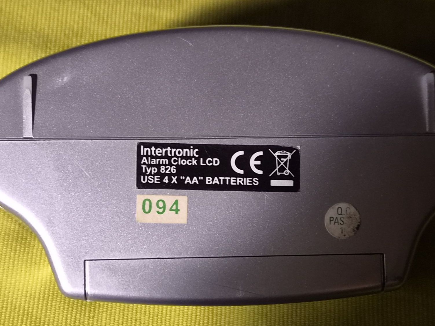 Réveils: Intertronic LCD Wecker Typ 826, silberfarben – D'occasion à Zürich par Carli 2