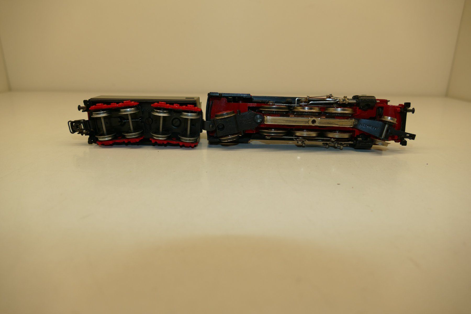 Märklin Modellini di ferrovie: Märklin H0: DB Dampflok mit Tender BR 23 – Usato da Niederhasli venduto da rail-duerst 5
