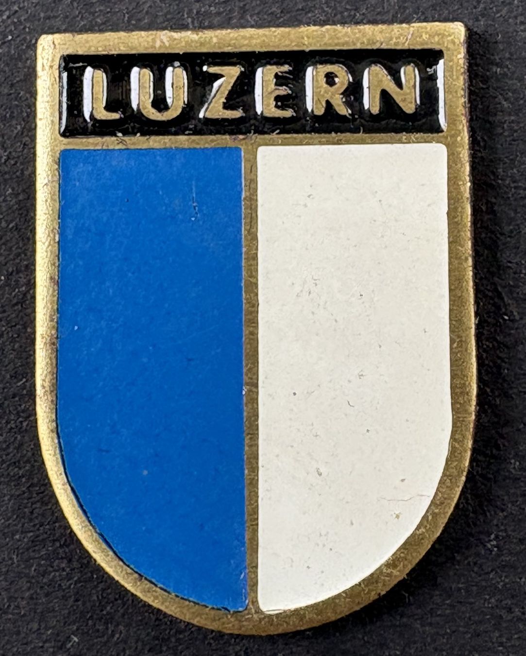 Placchette & Badge: VINTAGE PLAKETTE LUZERN – Usato da Ostermundigen venduto da wini63