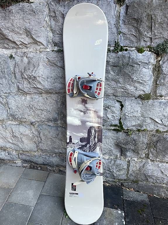 Board: Snowboard 159 mit Bindung und Tasche – Usato da Hilterfingen venduto da Thomasnr1