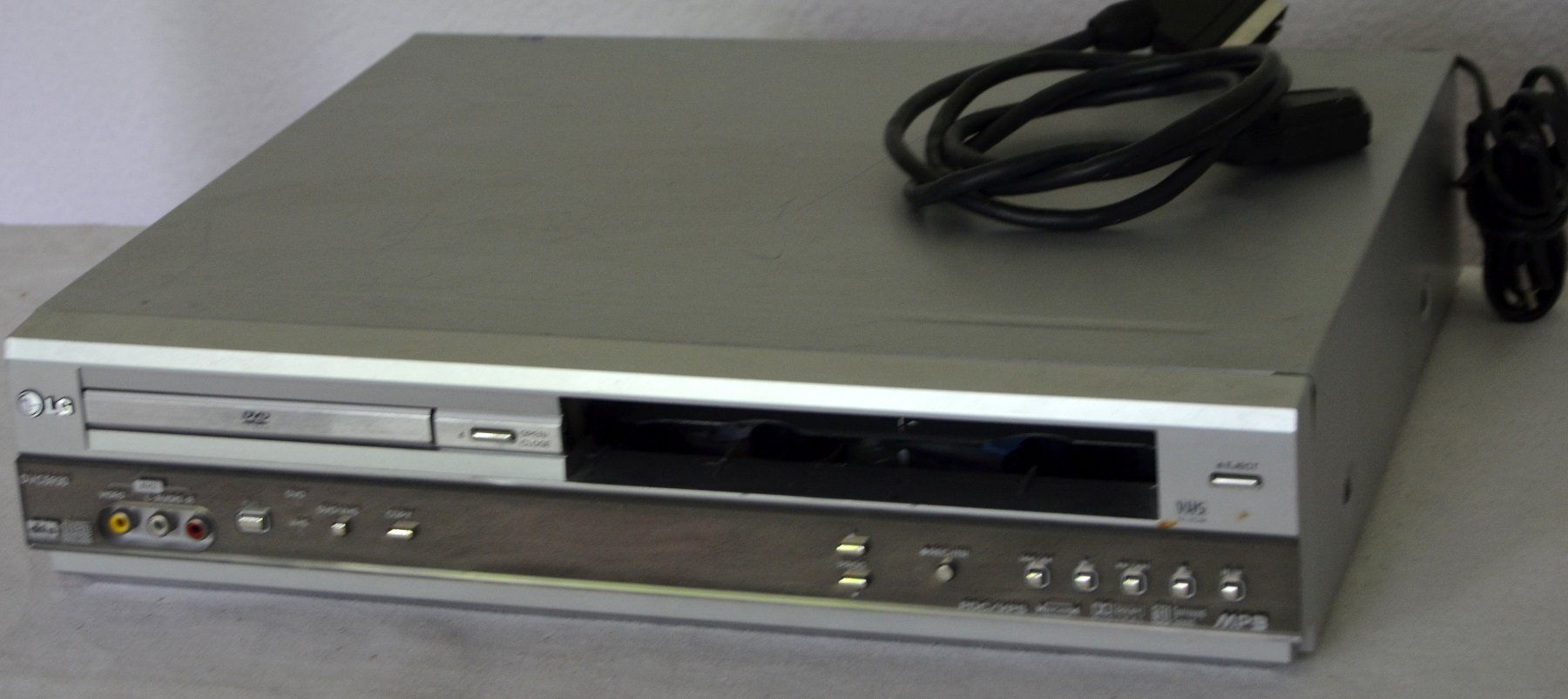 LG Registratori: Combo CD / VHS  LG DVC5930 – Usato da Collonges venduto da arashee 1