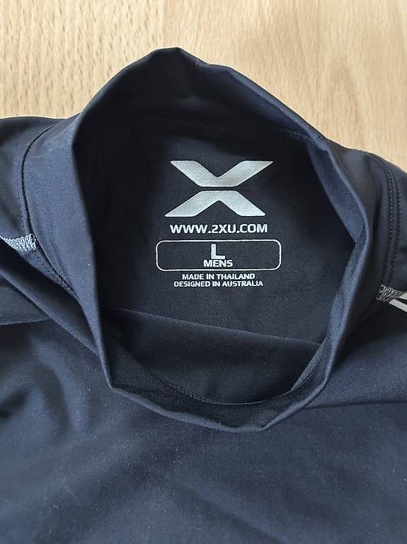 T-shirt: 2xu Kompressionsshirt Gr. L – Usato da Luzern venduto da Stefr 1