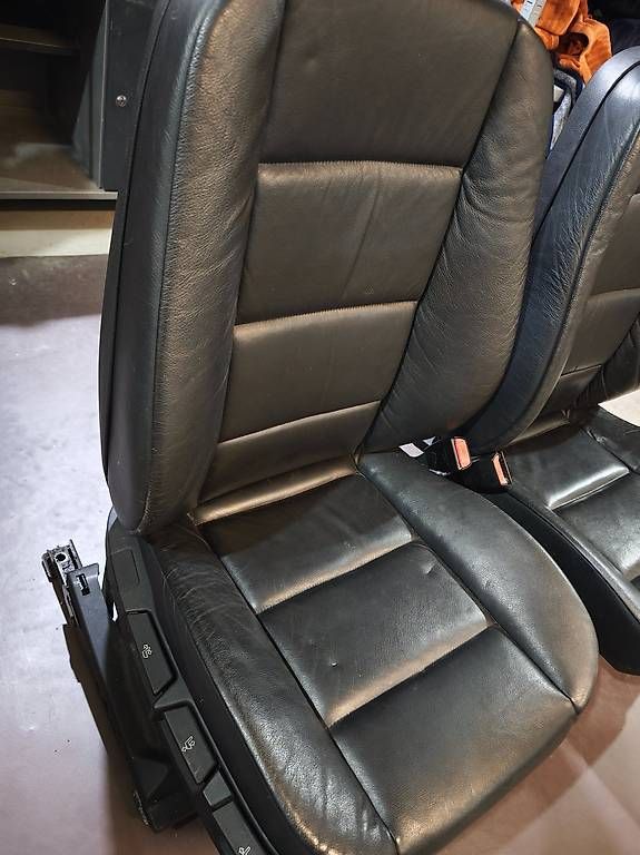 Tutti pezzi di ricambio auto: BMW E36 Limousine, Touring Leder Sitze  – Usato da Zihlschlacht venduto da rad_vvm9 1