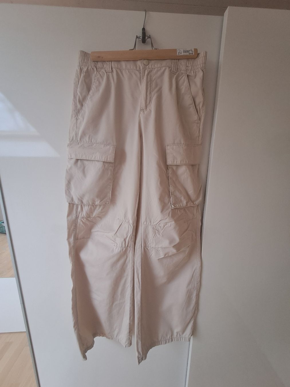H&M Pantaloni: Cargohose beige gr. 32 – Usato da Rothenburg venduto da 123odermatt