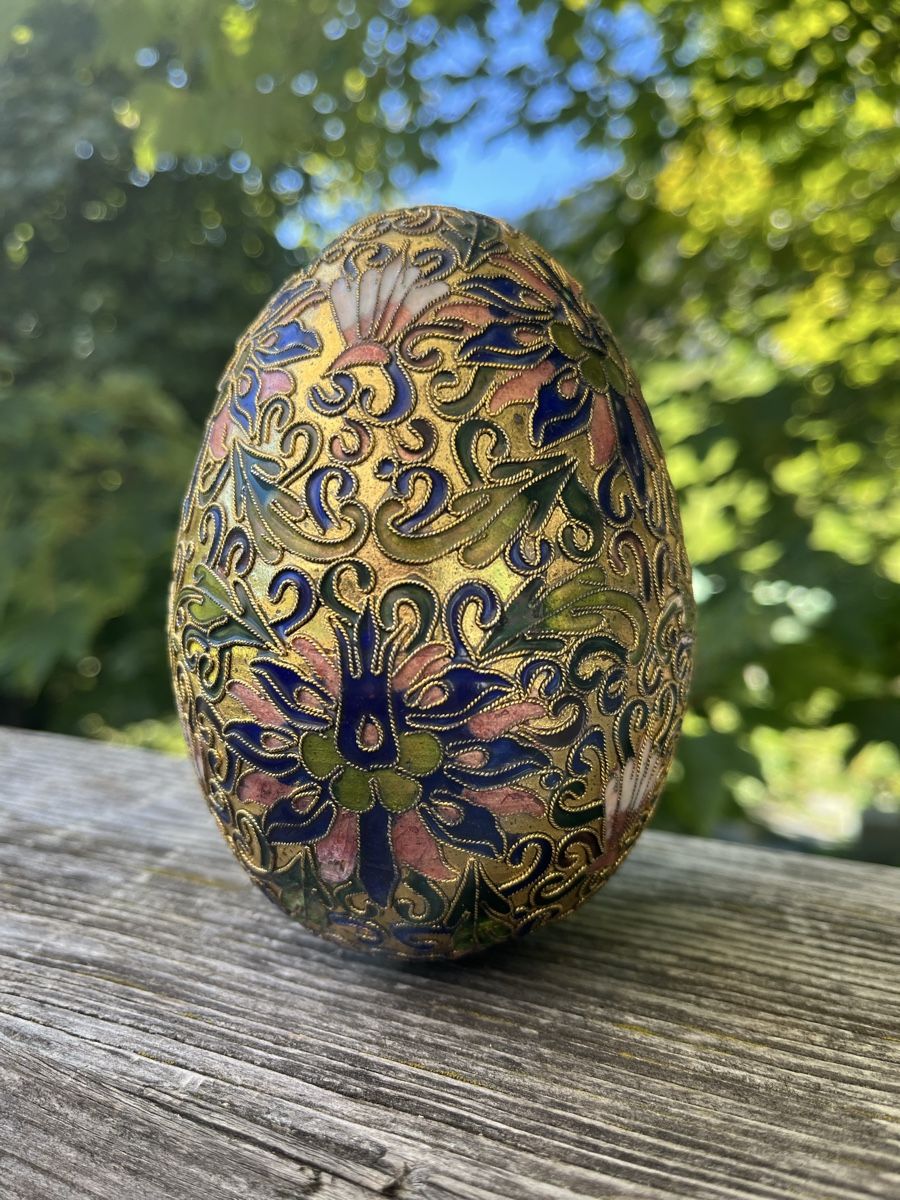Sculture & Statue: Grosses Cloisonne Ei Emailmalerei – Usato da Wiesenberg venduto da swissantik
