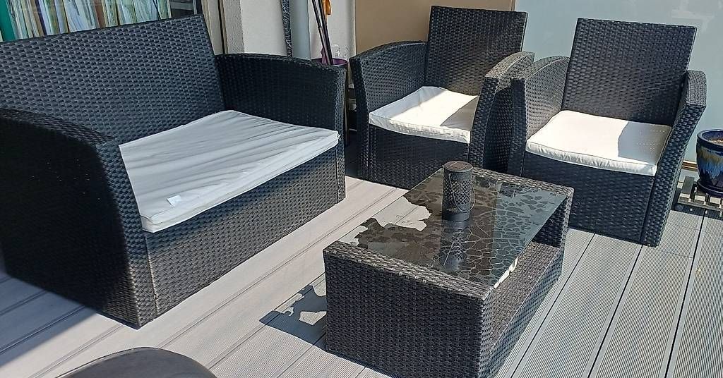 Divani: Canapé de balcon en rotin noir – Usato da Bôle venduto da Benedetto72