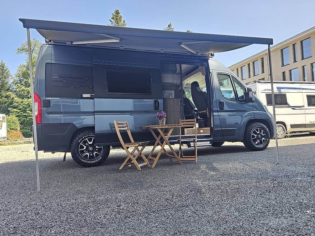 Veicoli da campeggio: Top Wohnmobil Clever mit Solar, Maxxfan! – Usato da Recherswil venduto da Caravan-EmmE 1