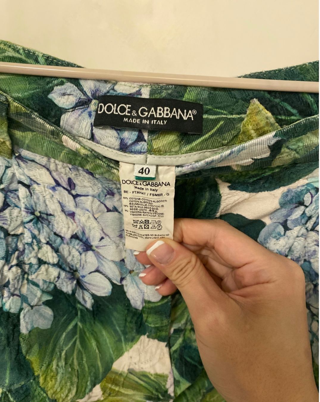 Dolce & Gabbana Pantaloni: Dolce & Gabbana Shorts 40IT – Usato da Luzern venduto da Miausie 2