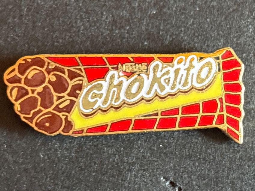 Placchette & Badge: Pin Lebensmittel Nestle Chokito – Usato da Lützelflüh-Goldbach venduto da NicoleL.