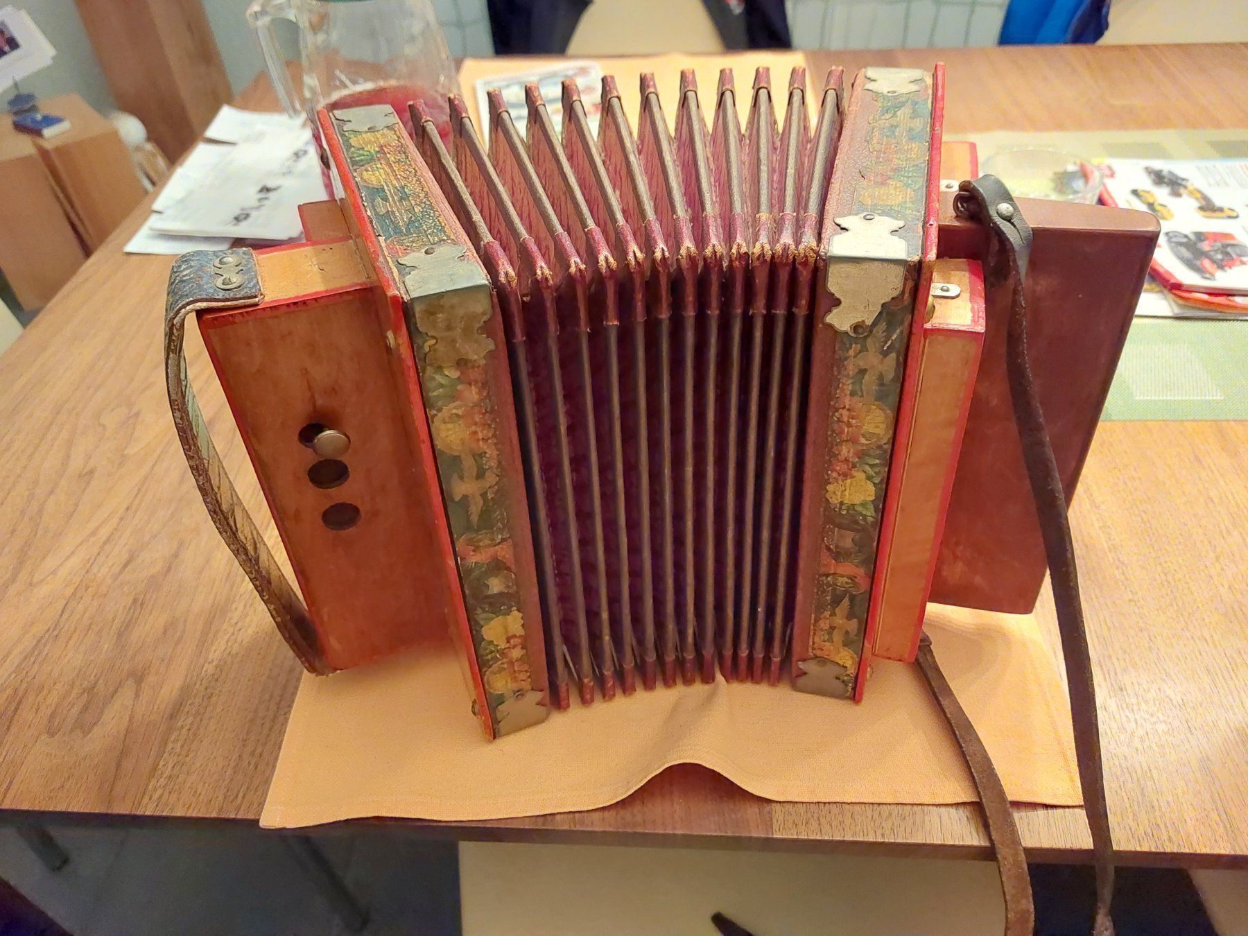 Strumenti musicali: Schwyzerörgeli Namenlos alt und antik – Usato da Kriens venduto da Allerhand5 4