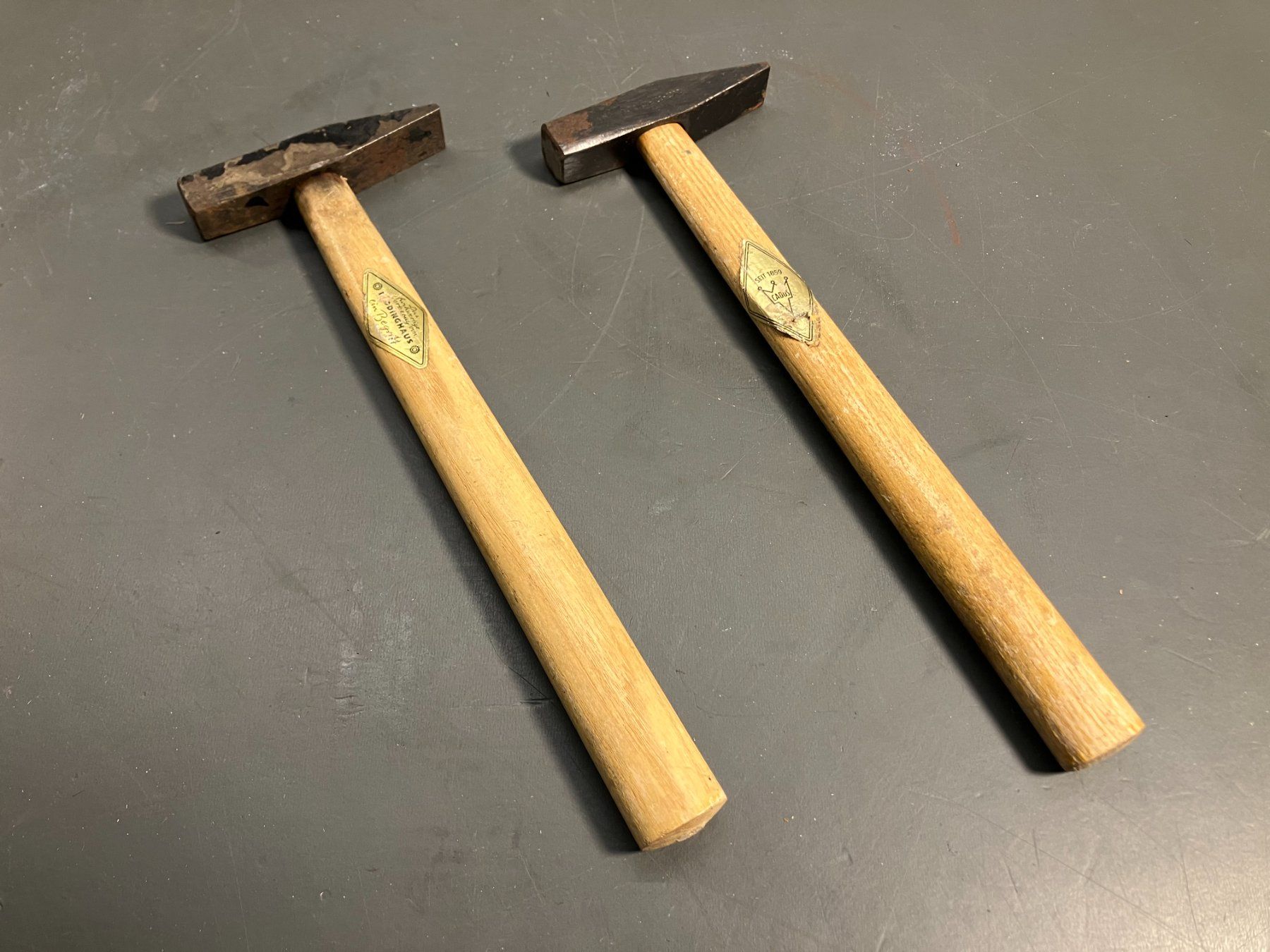 Tous les outils: 2 gebr. Hammer ca. 200g / 27.5cm L ab 1.- – D'occasion à Lichtensteig par Buy24International