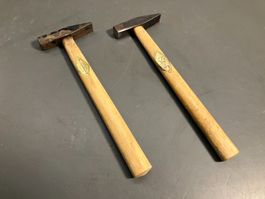 2 gebr. Hammer ca. 200g / 27.5cm L ab 1.-