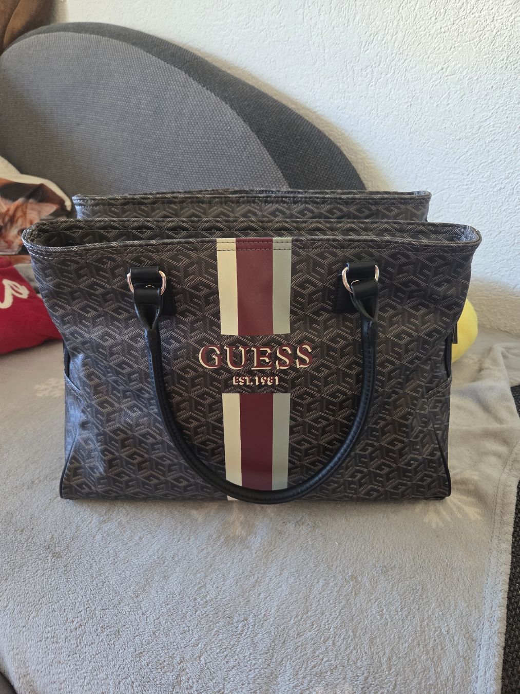Guess Sacs femmes: Sac Guess – Neuf (Voir description) à Vernayaz par Lecoffreromand 1