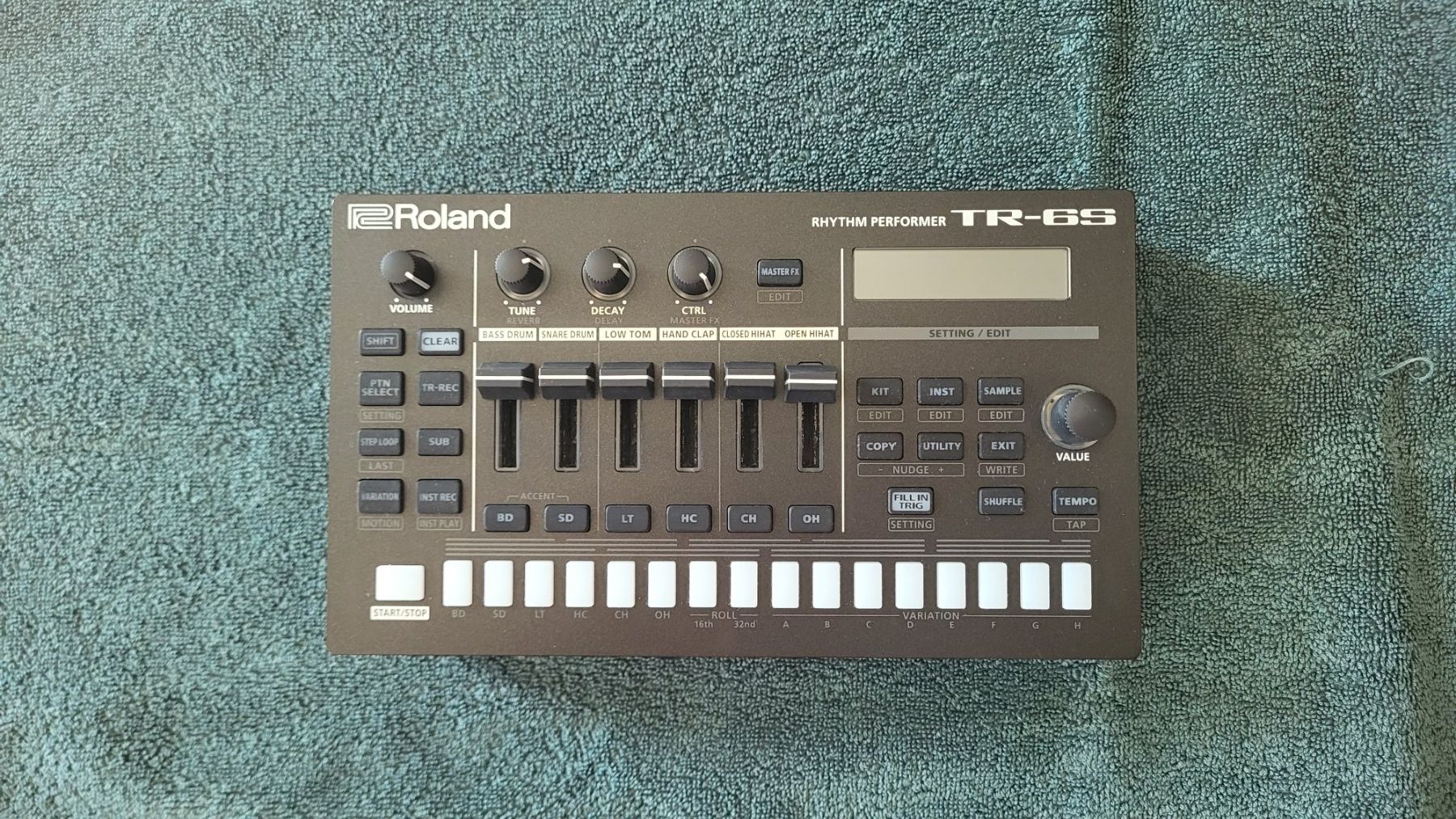 Roland Musikinstrumente: Roland TR-6S Rhythm Performer – Gebraucht aus St. Gallen von a_b_5pkq