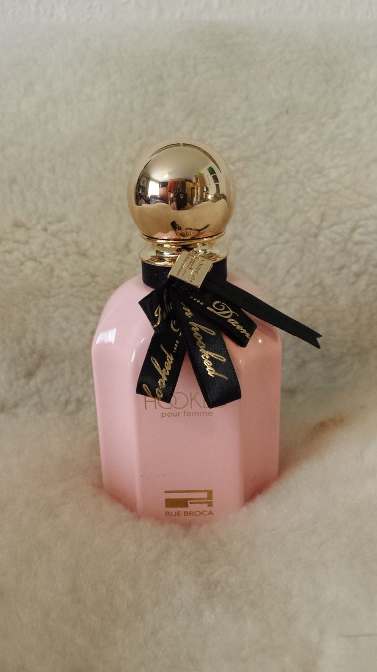 Profumi & Eau de Toilette: Rue Broca Hooked EdP 100ml – Nuovo (secondo la descrizione) da Luzern venduto da Zimprich 1